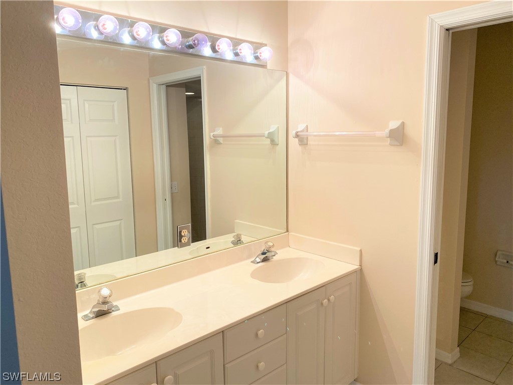 12349 Londonderry Ln Property Photo 7