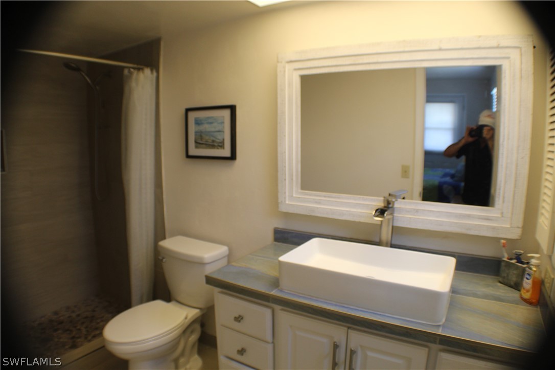 7841 Breakwater Ct Property Photo 4