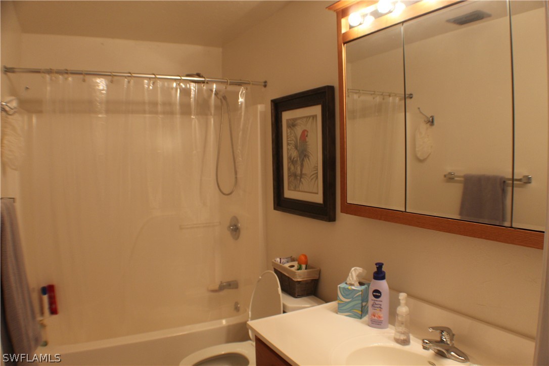 7841 Breakwater Ct Property Photo 6