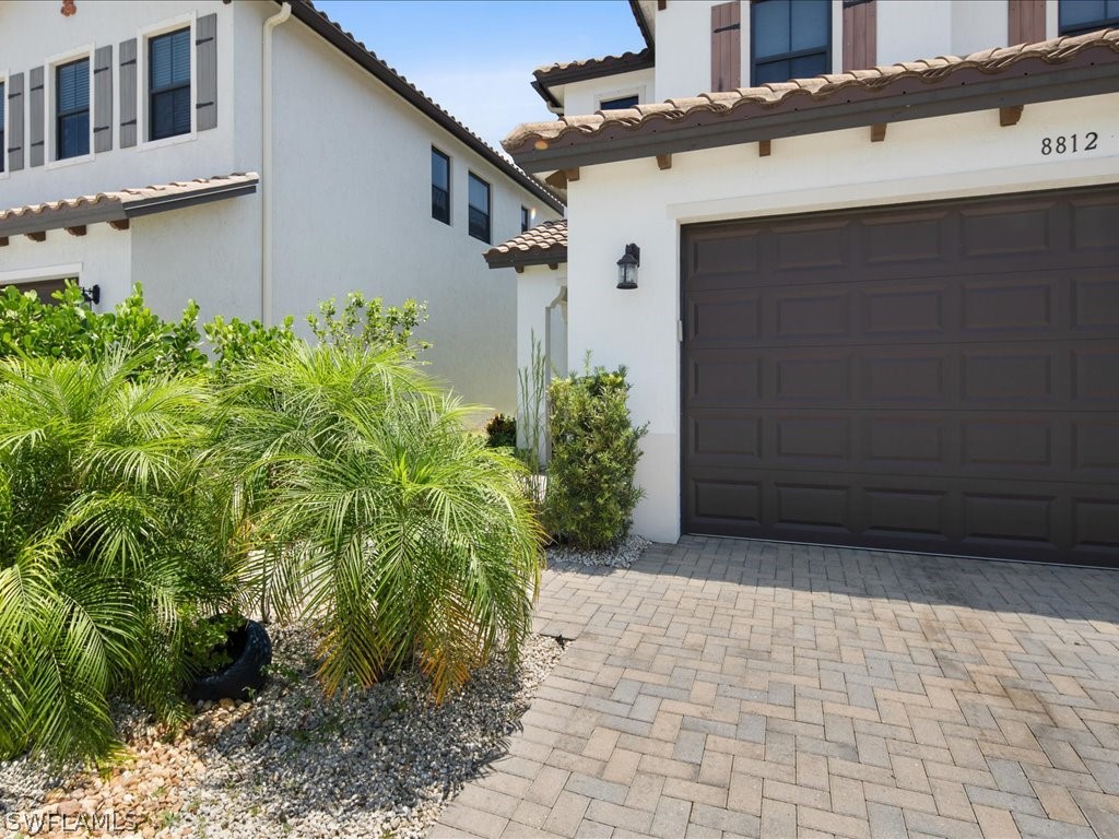 8812 Madrid Cir Property Photo 4