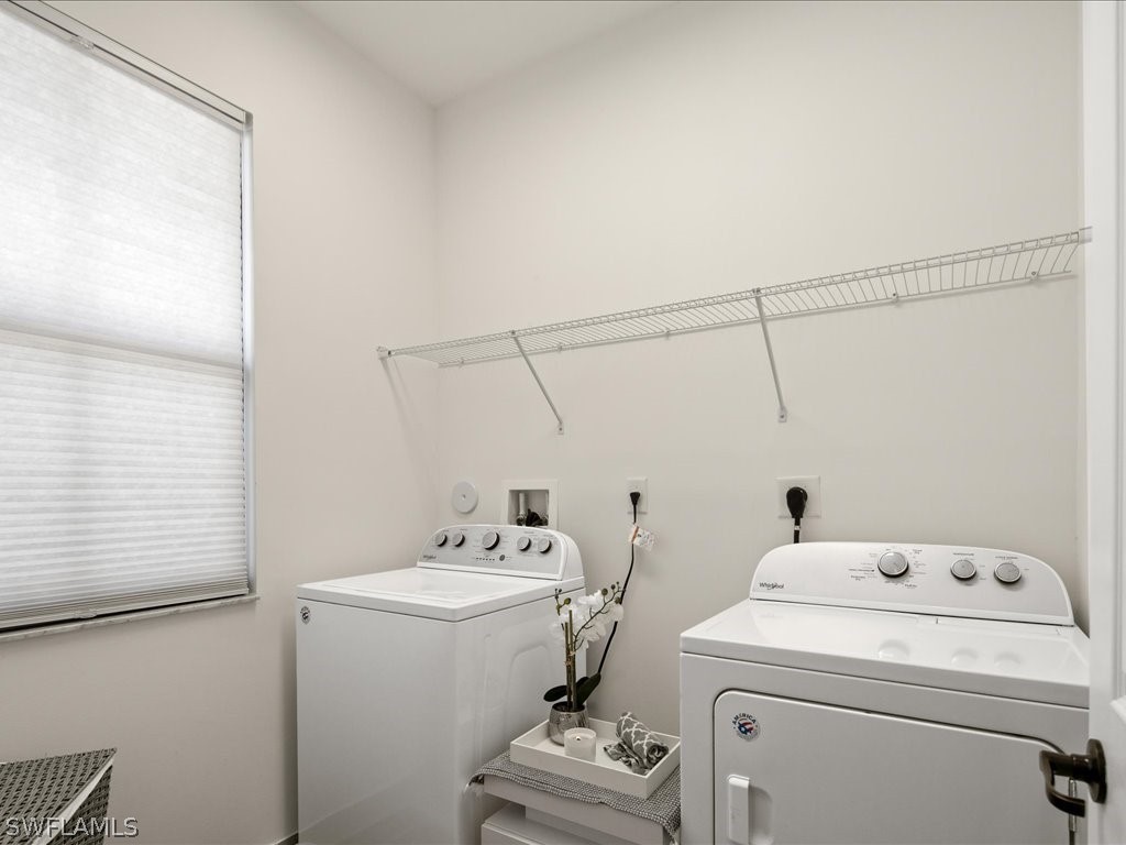 8812 Madrid Cir Property Photo 32