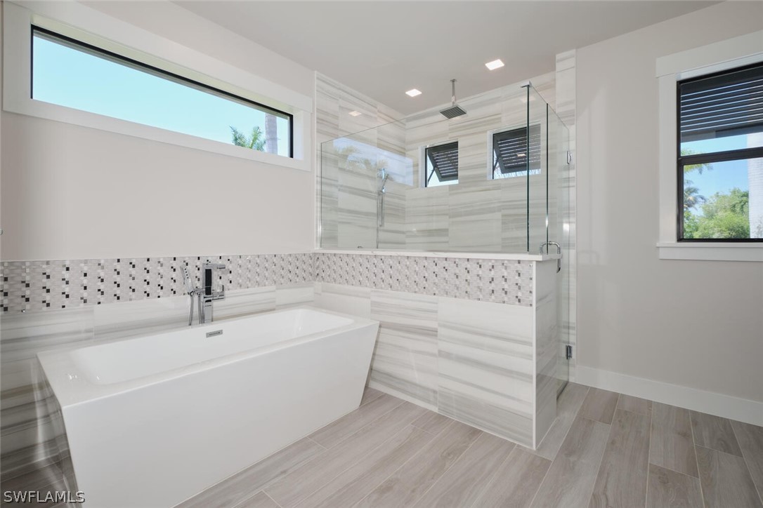5513 Merlyn Ln Property Photo 4