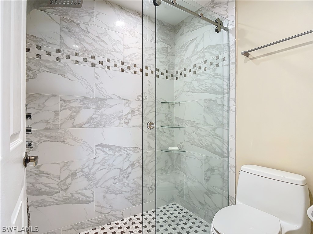 437 Wiggins Lake Ct 102 Property Photo 26