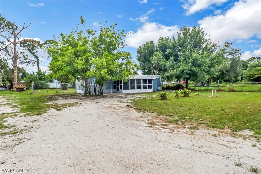 2213 Carlisle Ln Property Photo 3