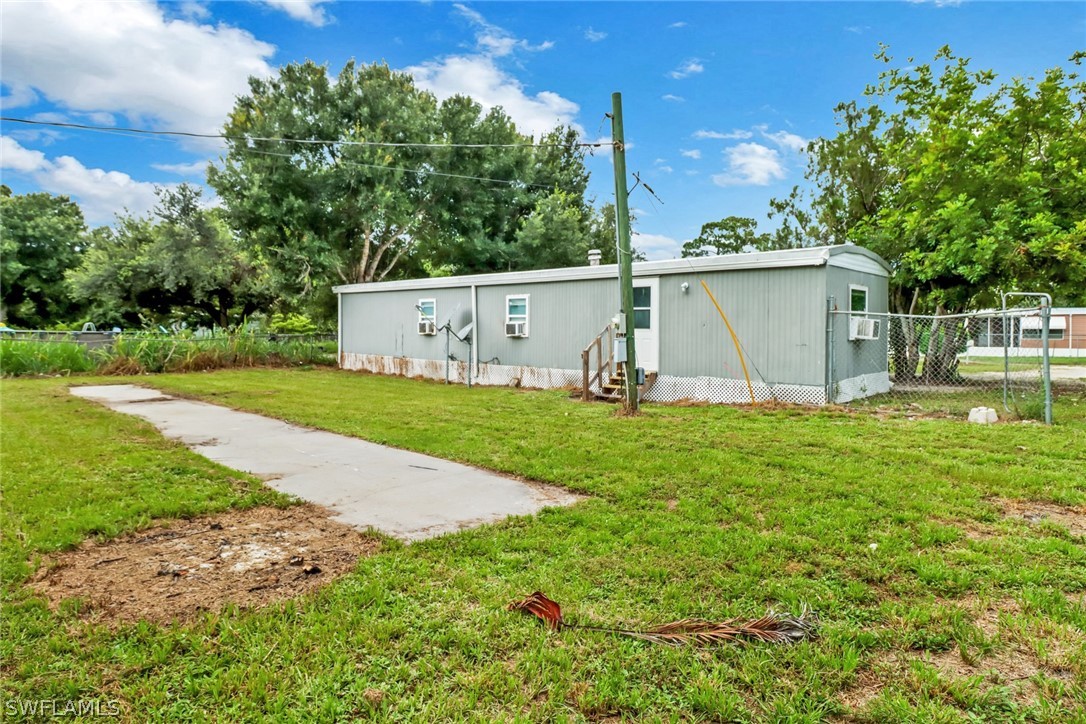 2213 Carlisle Ln Property Photo 23