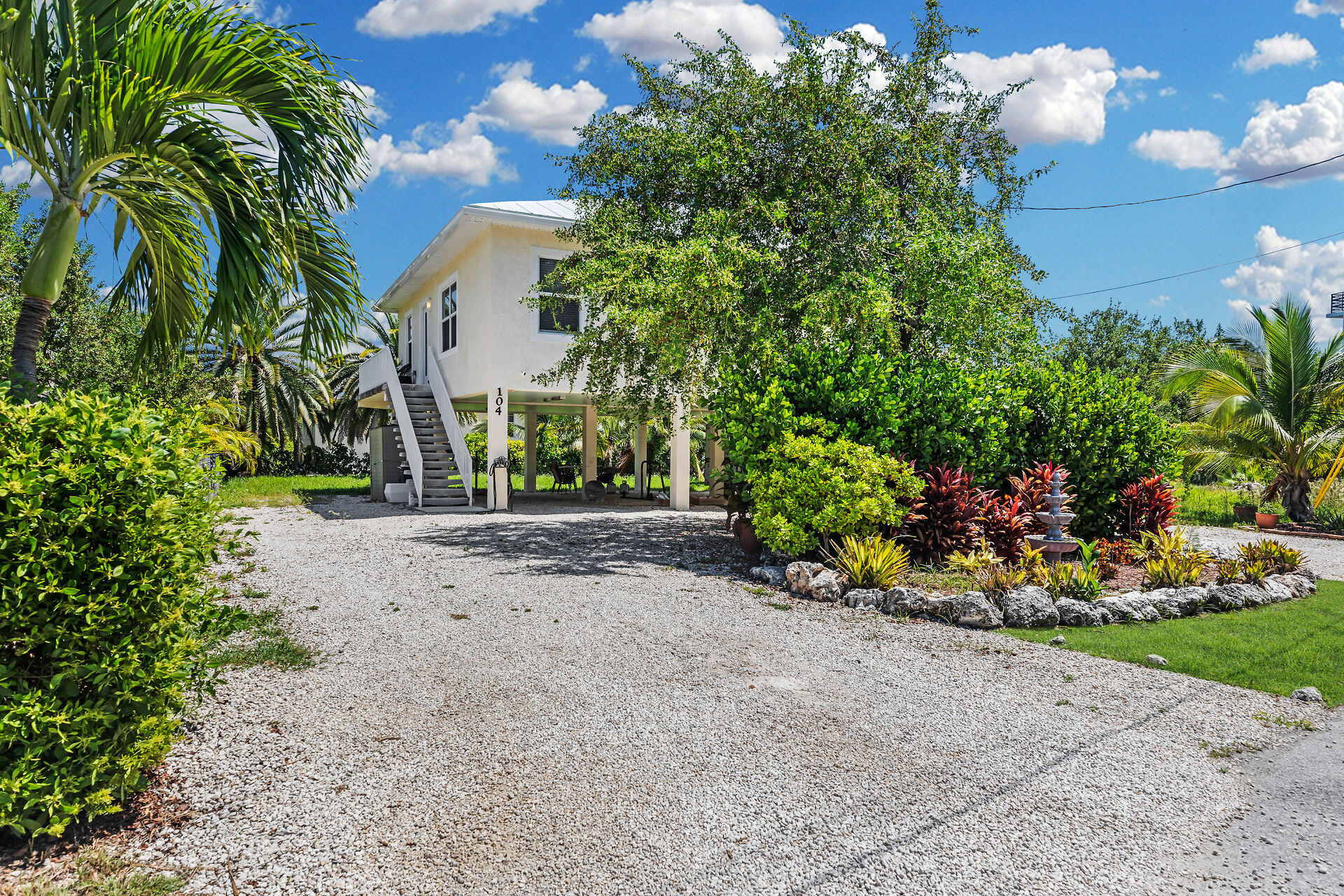 104 S Bahama Drive Property Photo 6