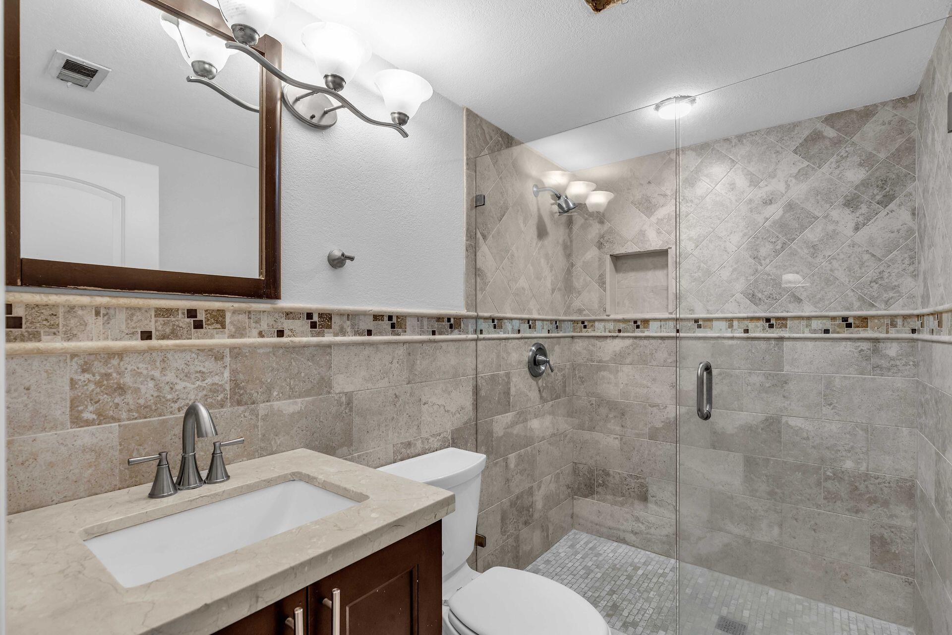 201 E Ocean Drive, 112 Property Photo 7