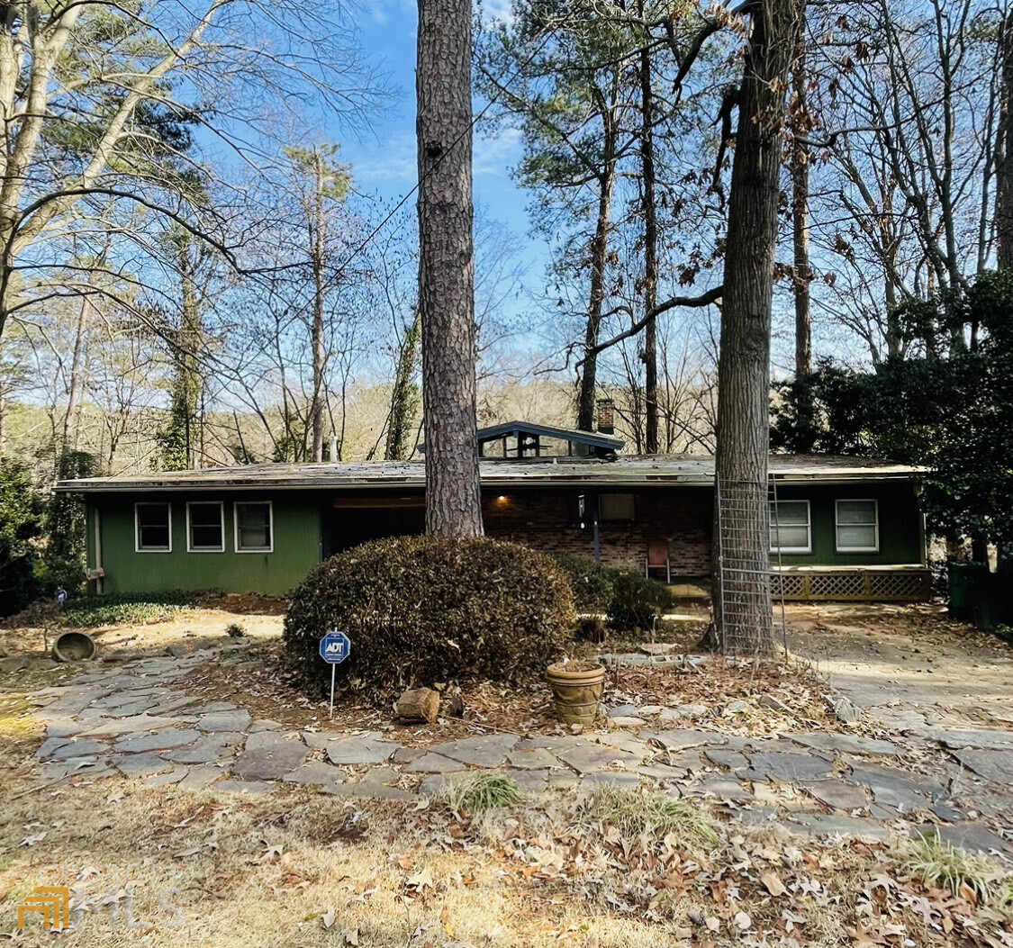 946 Milledge Place Ne Property Photo