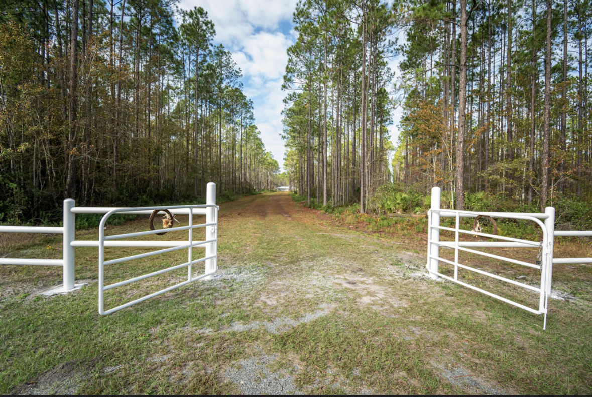14259 Highway 121 Property Photo