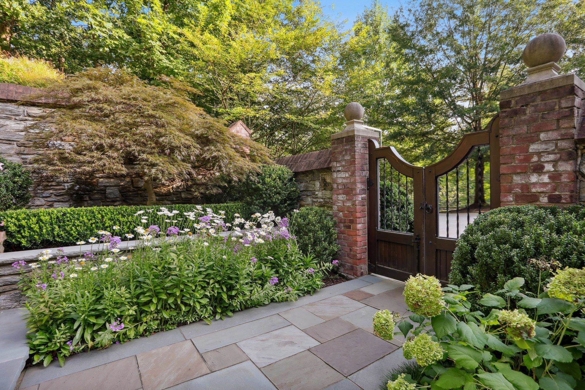 1690 W Paces Ferry Road Nw Property Photo 88