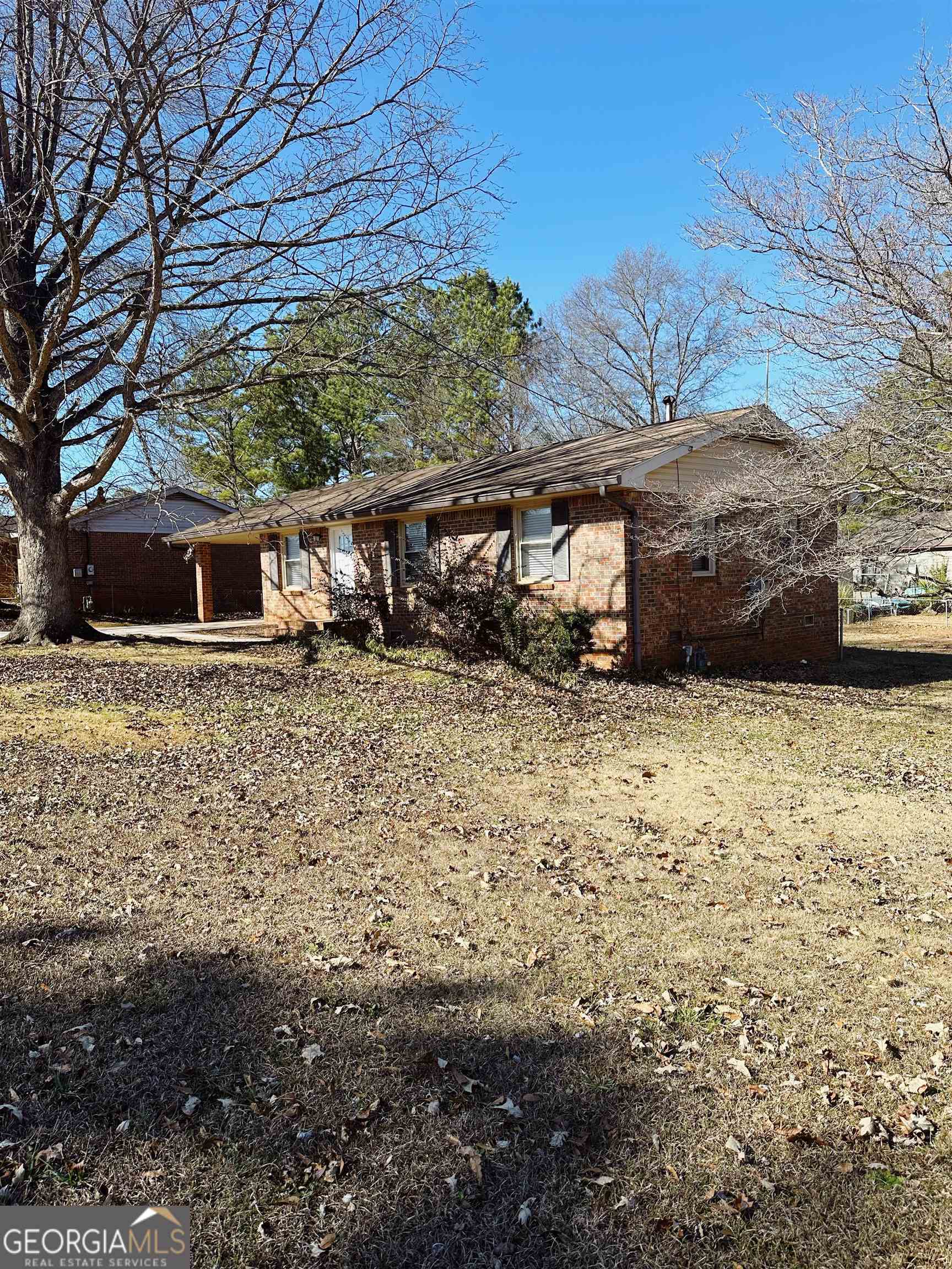 1901 Amberwood Property Photo