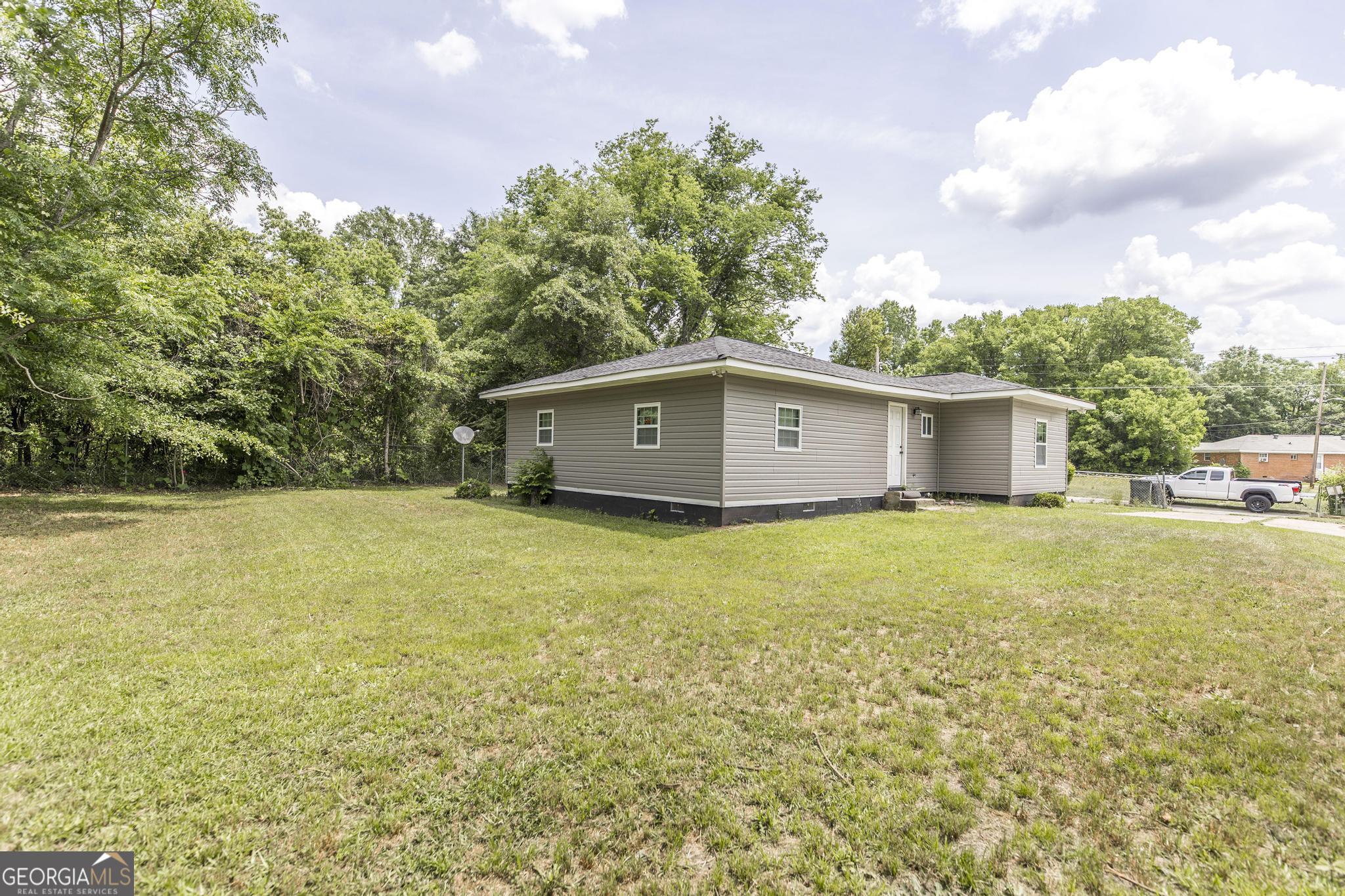 404 Benjamin Street Property Photo 25