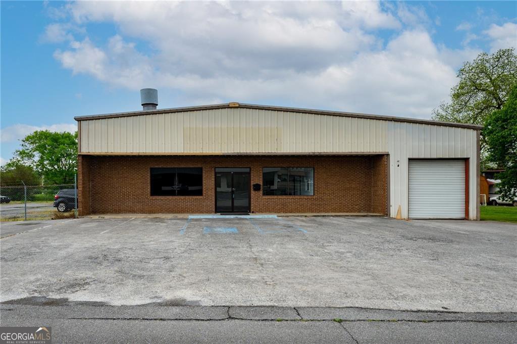 203 S King Street Property Photo 1