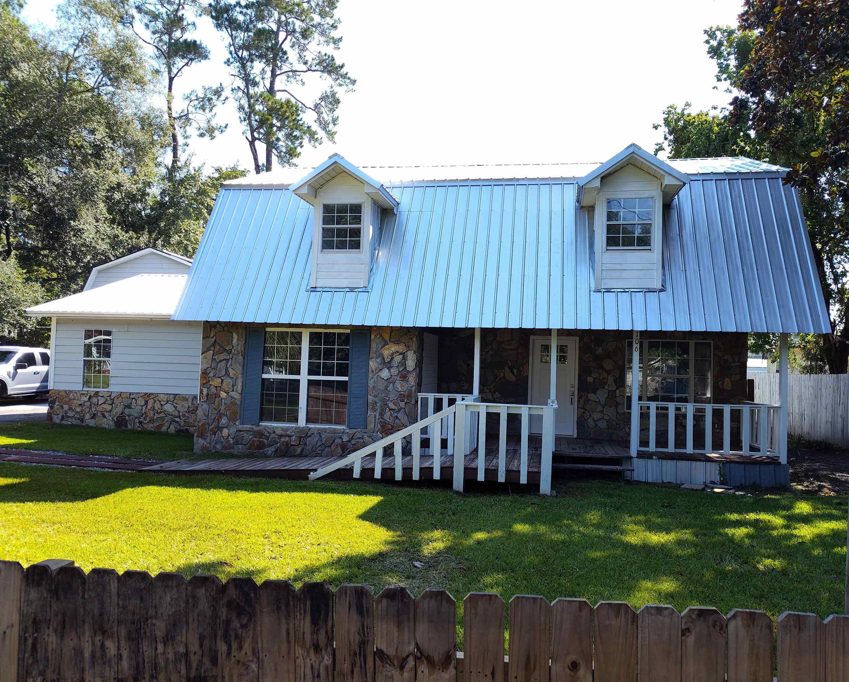 106 Court Street Property Photo