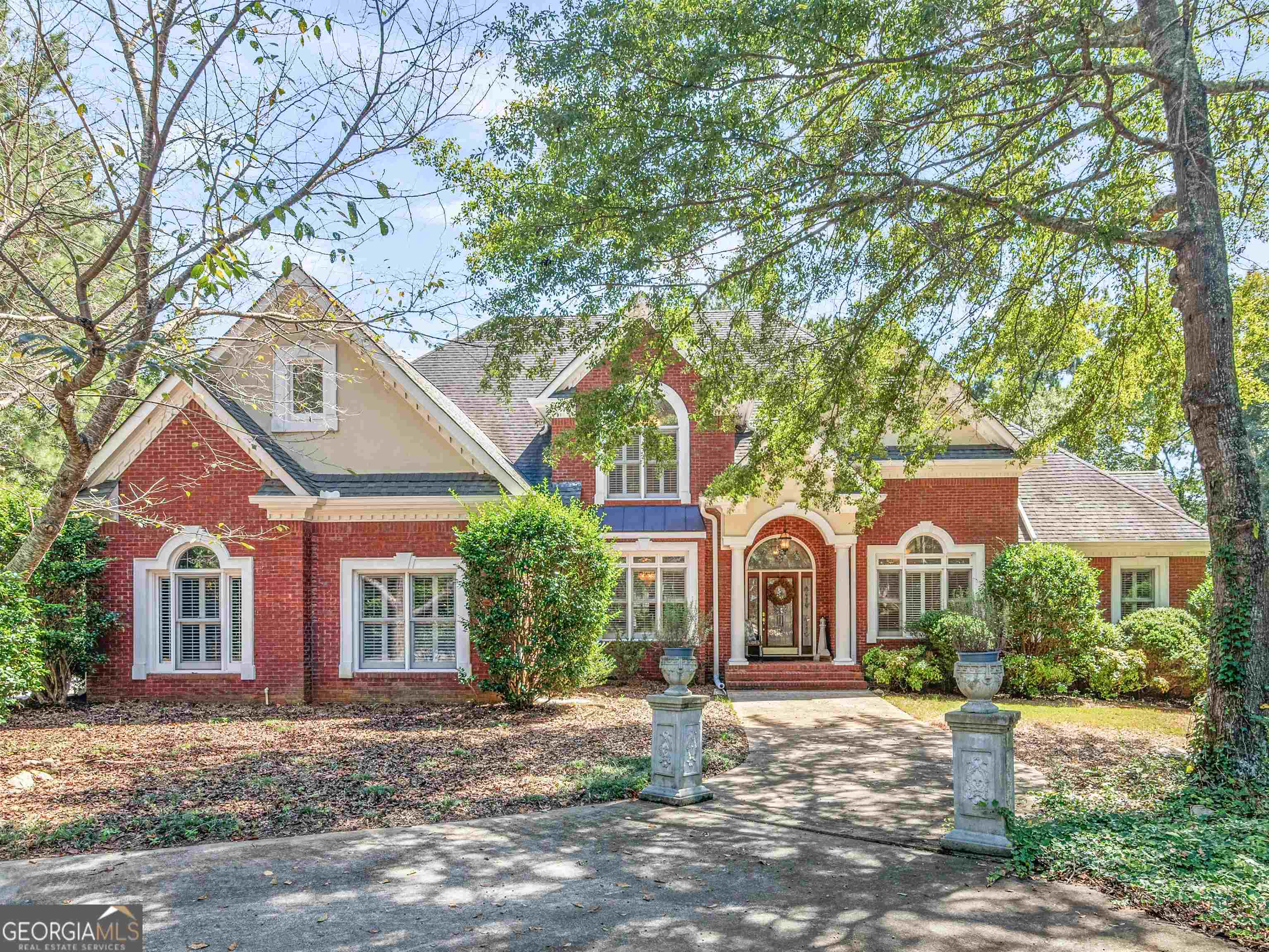 5047 Lakeridge Close Property Photo 1