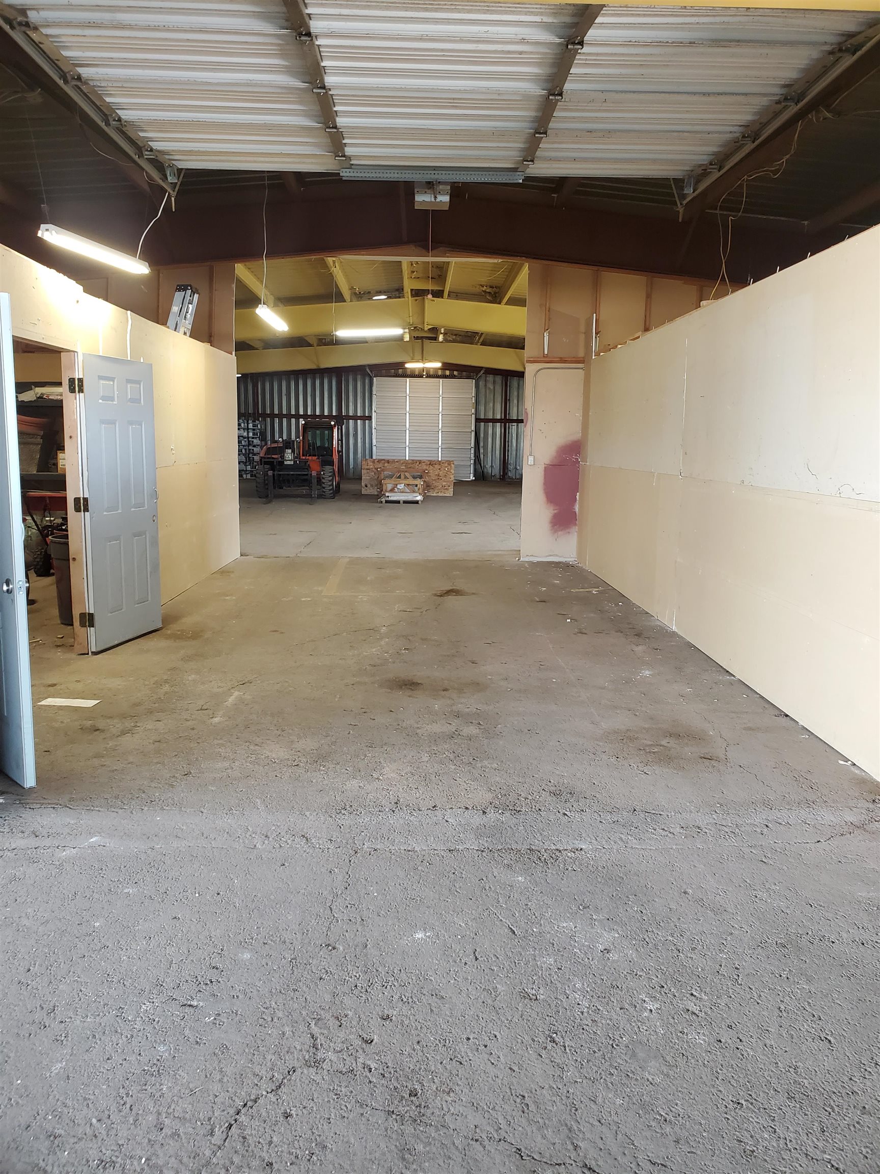 2210 Highway 6&50 Property Photo 4