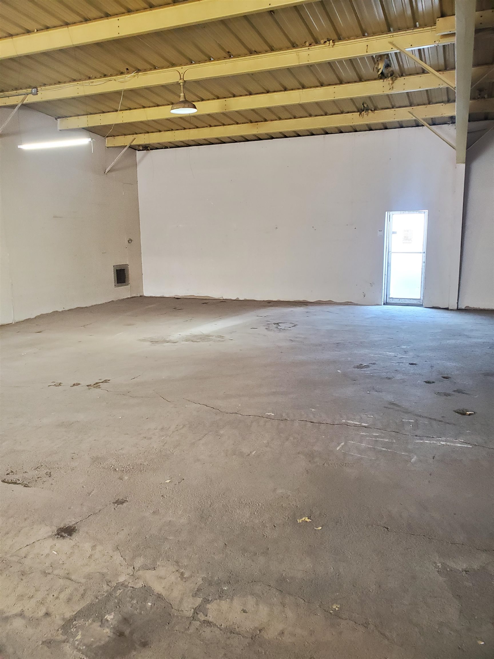 2210 Highway 6&50 Property Photo 8