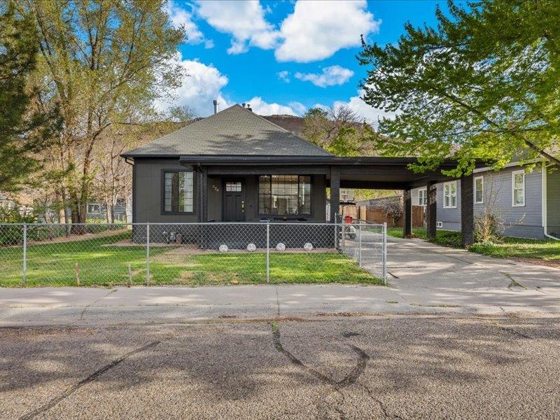 324 W 5th Street Property Photo 1
