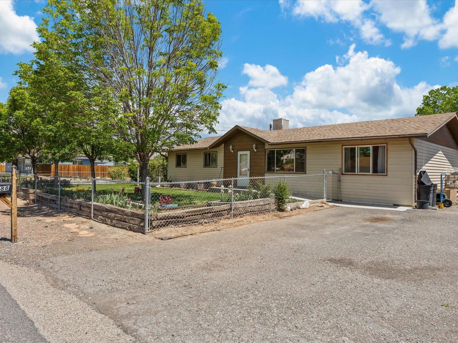 588 29 3/8 Road Property Photo 1