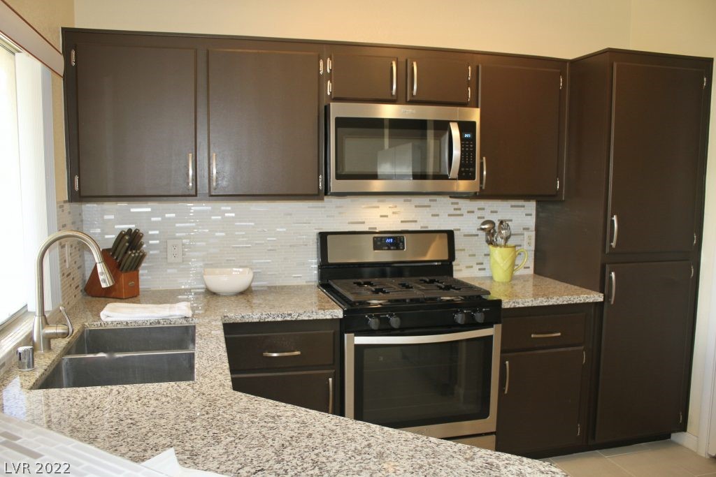 251 South Green Valley Parkway 2821 Property Photo 1