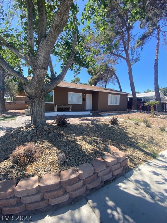 1642 Lewis Avenue Property Photo 1