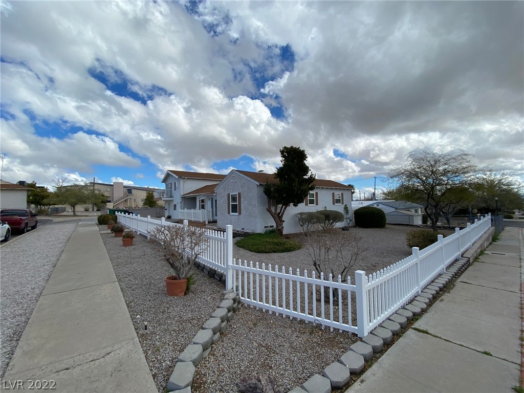 555 Avenue G Property Photo 1