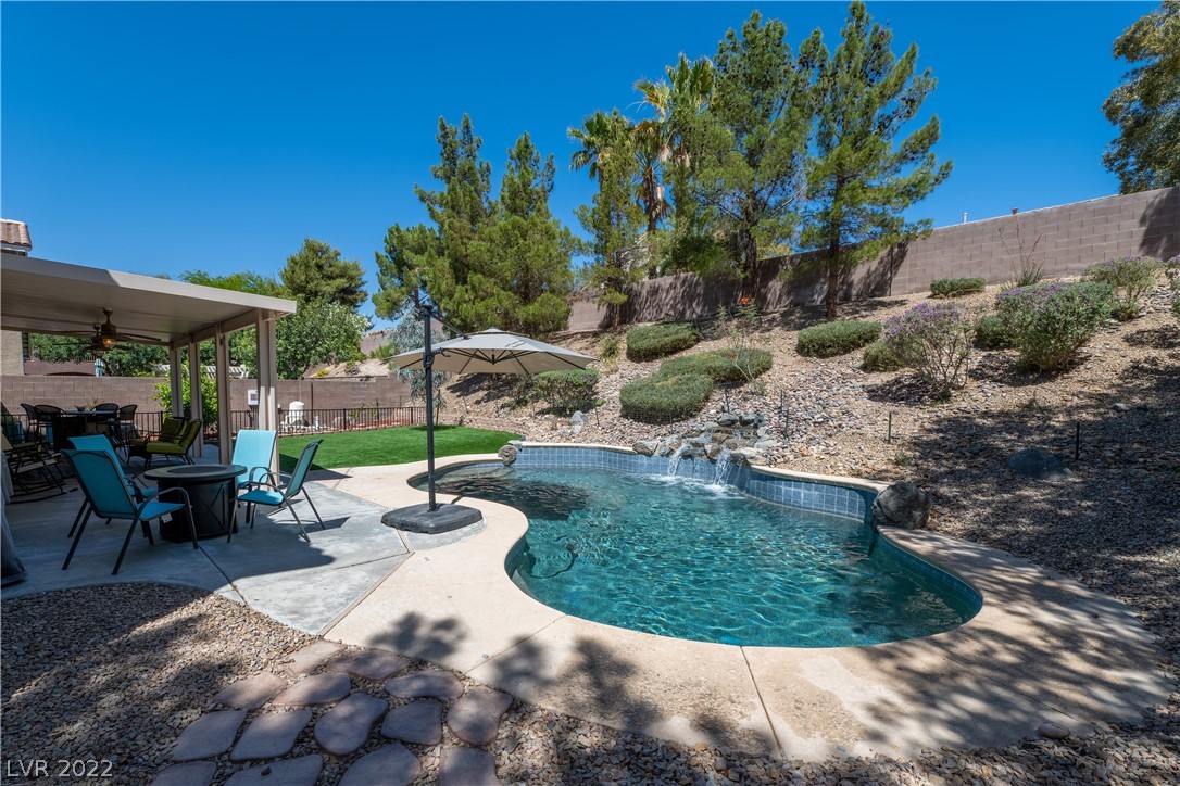 2210 Midvale Terrace Property Photo 1