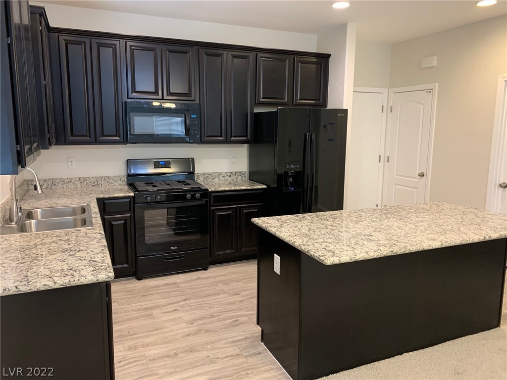 8944 Glass Gallery Court Property Photo 1