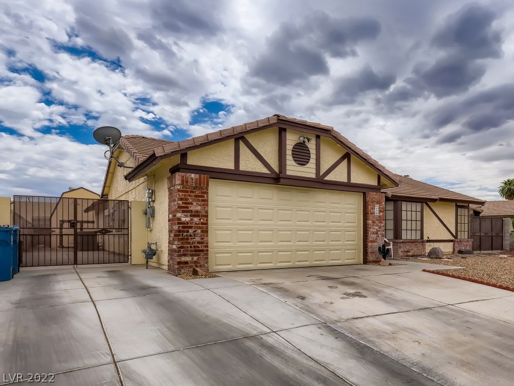 4913 Holly Grove Drive Property Photo 1