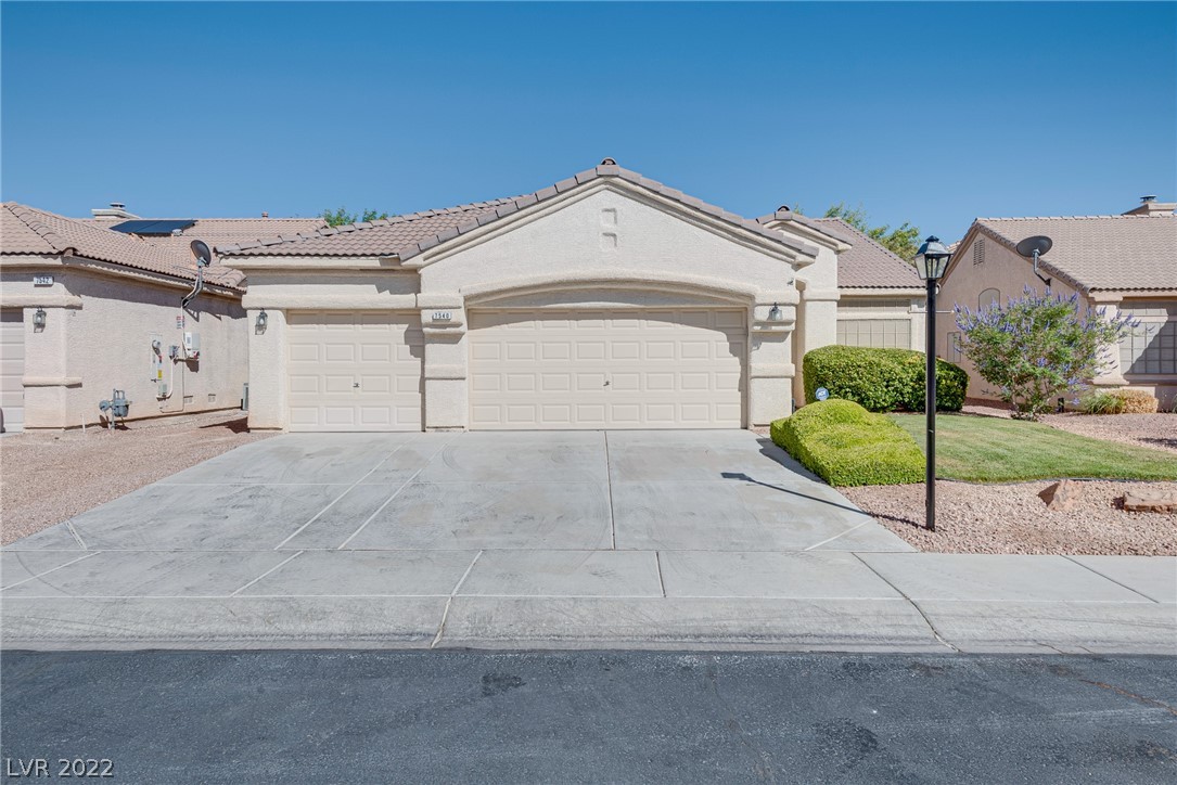 7540 Coral River Drive Property Photo 1