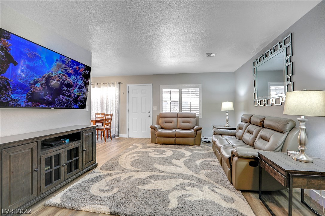 736 Apple Tree Court Property Photo 1