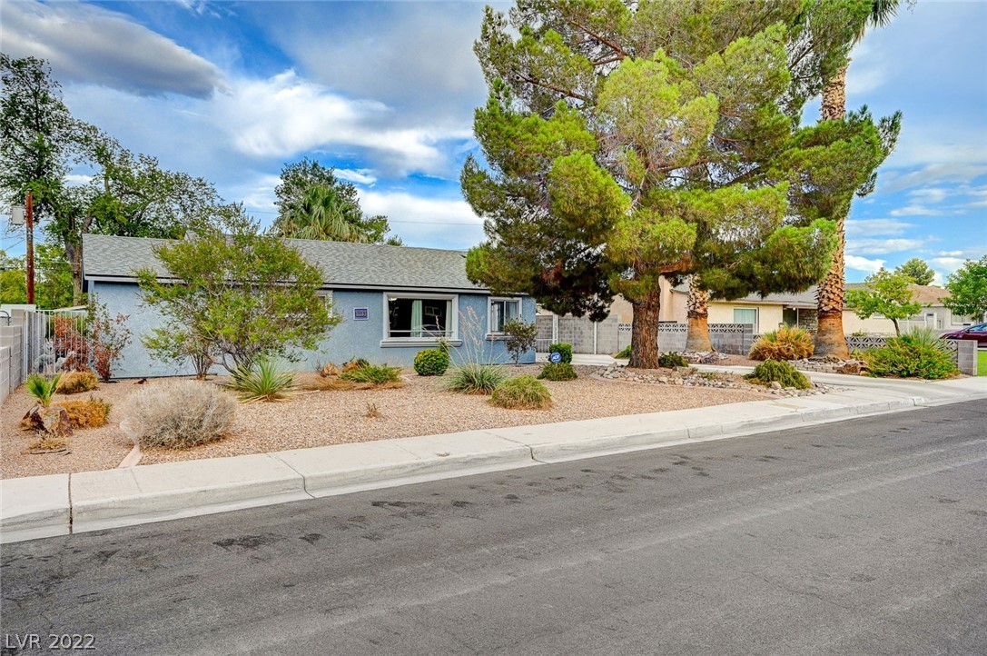1213 Douglas Drive Property Photo 1