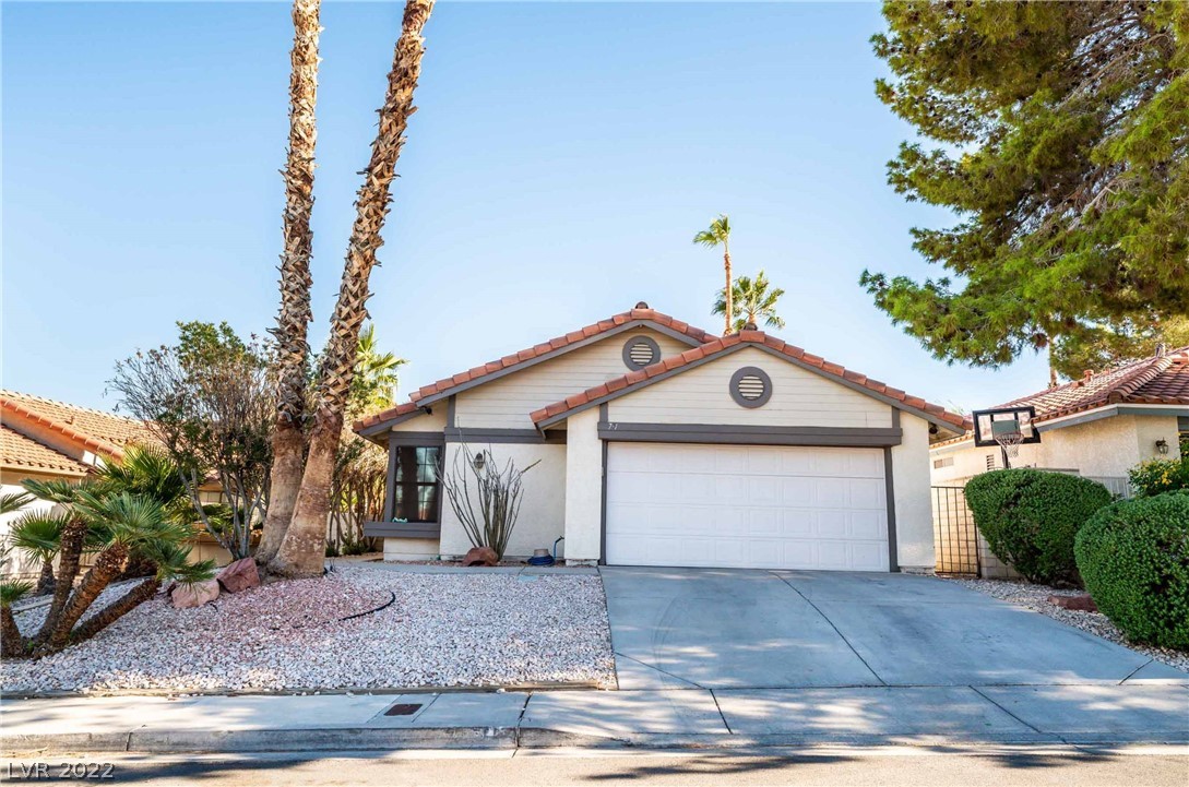 711 Thousand Oaks Drive Property Photo 1
