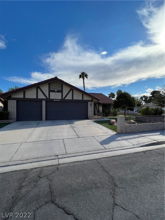 4415 East Mesa Vista Avenue Property Photo 1