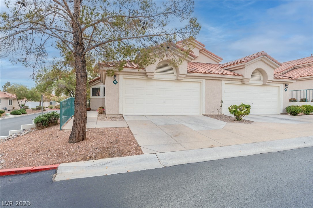 7811 Oakpoint Lane Property Photo 1