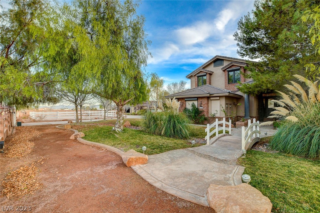 5255 West Agate Avenue Property Photo 1