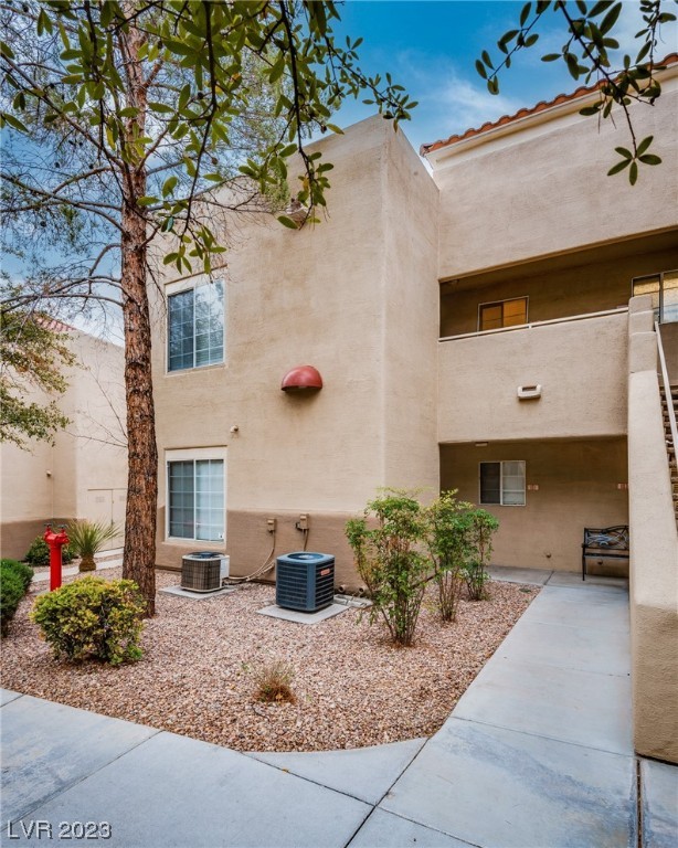 1900 Tierra Vista Drive 101 Property Photo 1