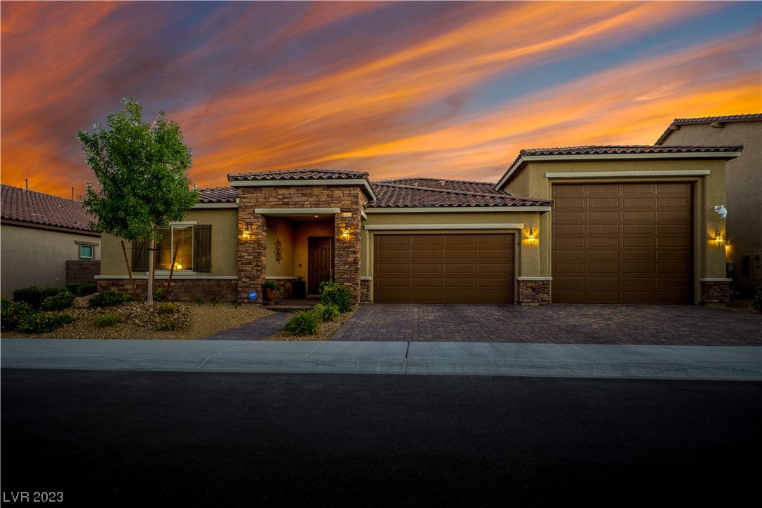 10125 Mountain Foothills Avenue Property Photo 1