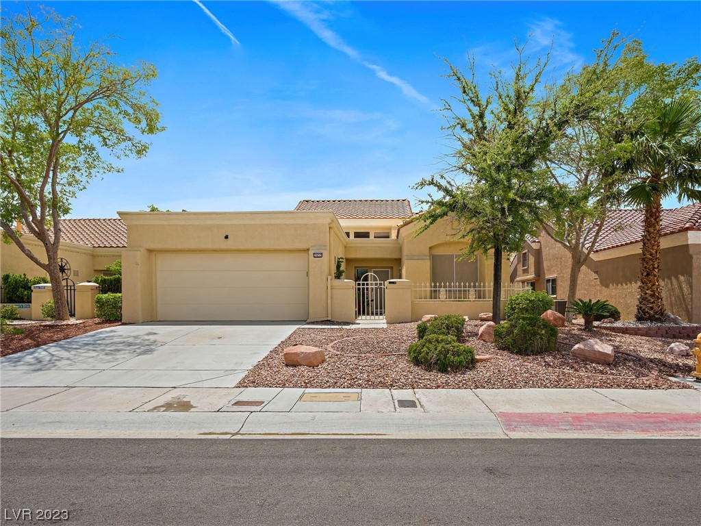 2433 Palmridge Drive Property Photo 1