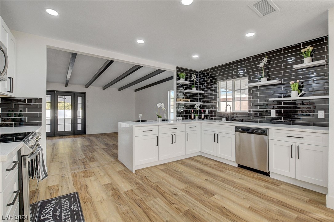 909 Hassett Avenue Property Photo 1