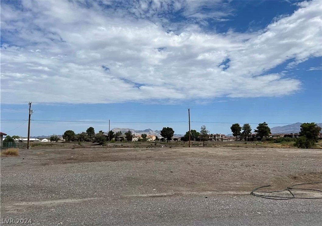 660 San Lorenzo Street Property Photo 1