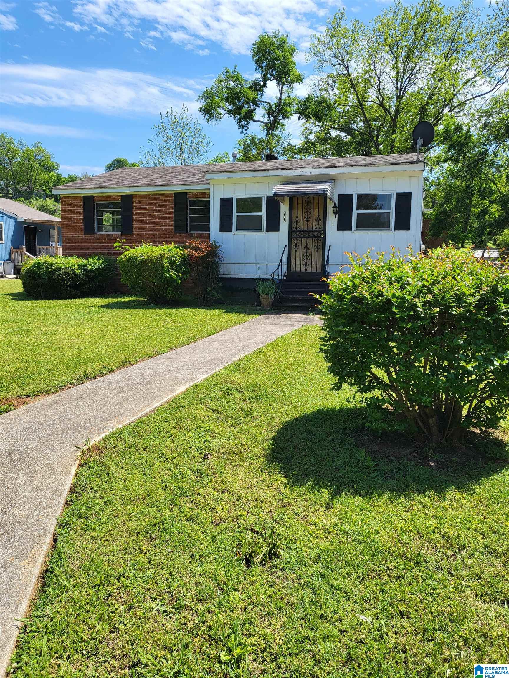 905 Burwell Street Property Photo 1