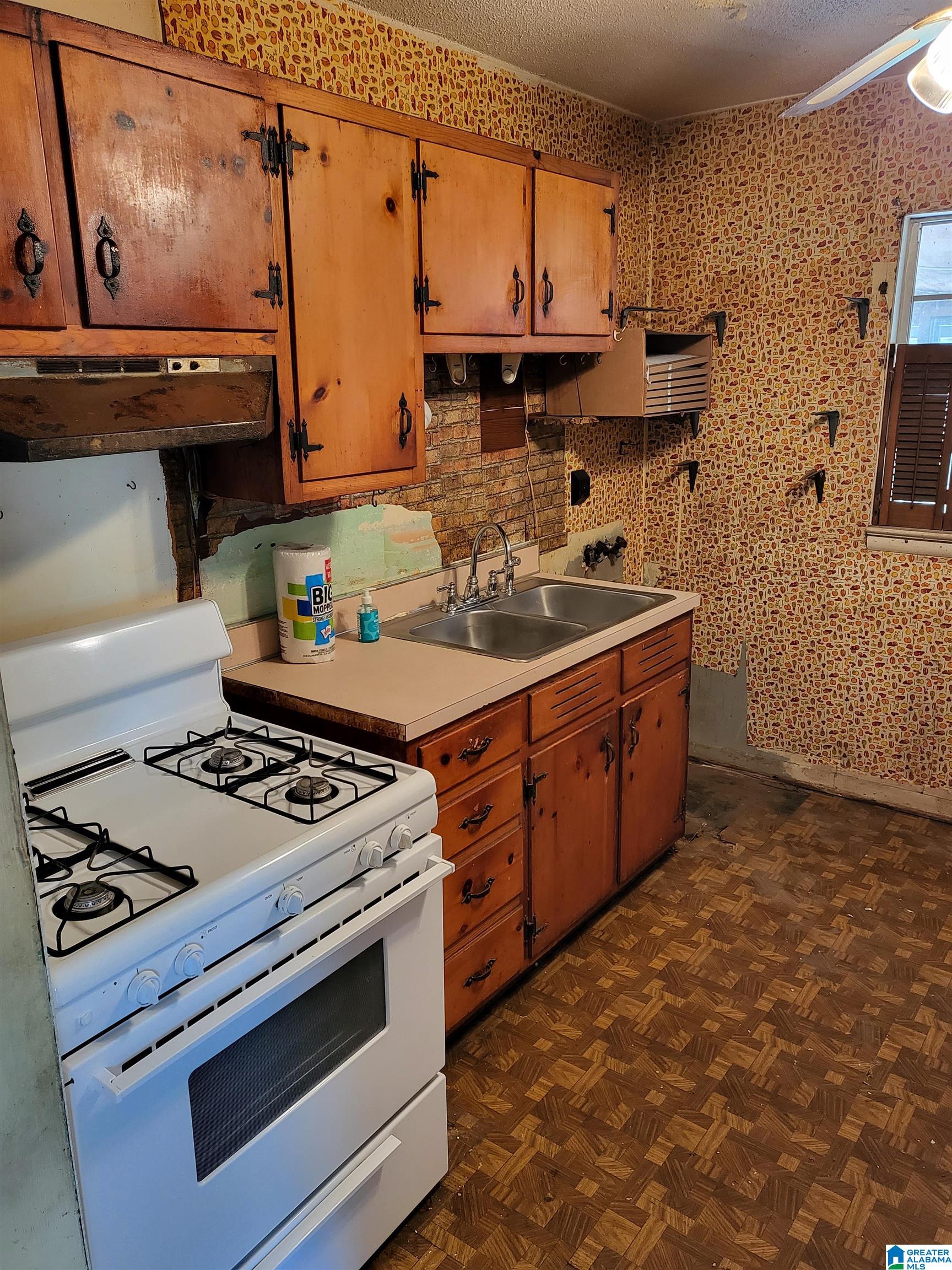 905 Burwell Street Property Photo 2