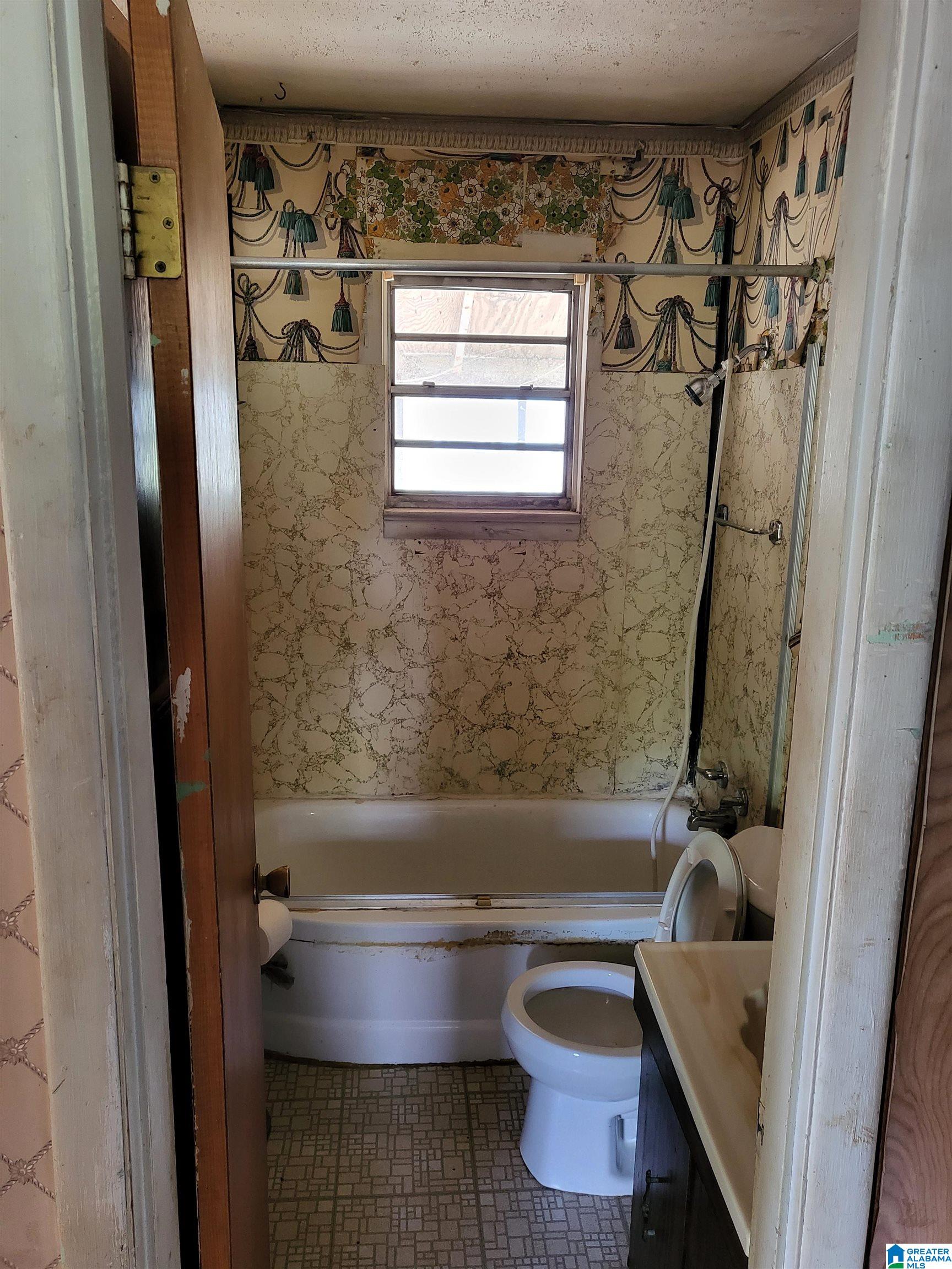 905 Burwell Street Property Photo 3