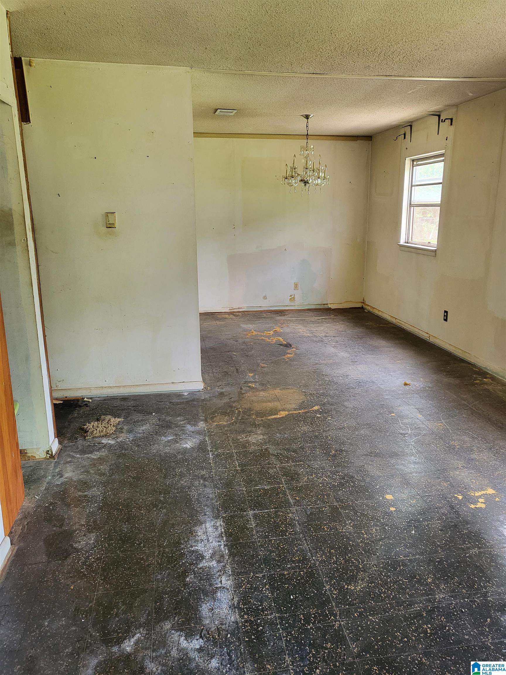 905 Burwell Street Property Photo 4