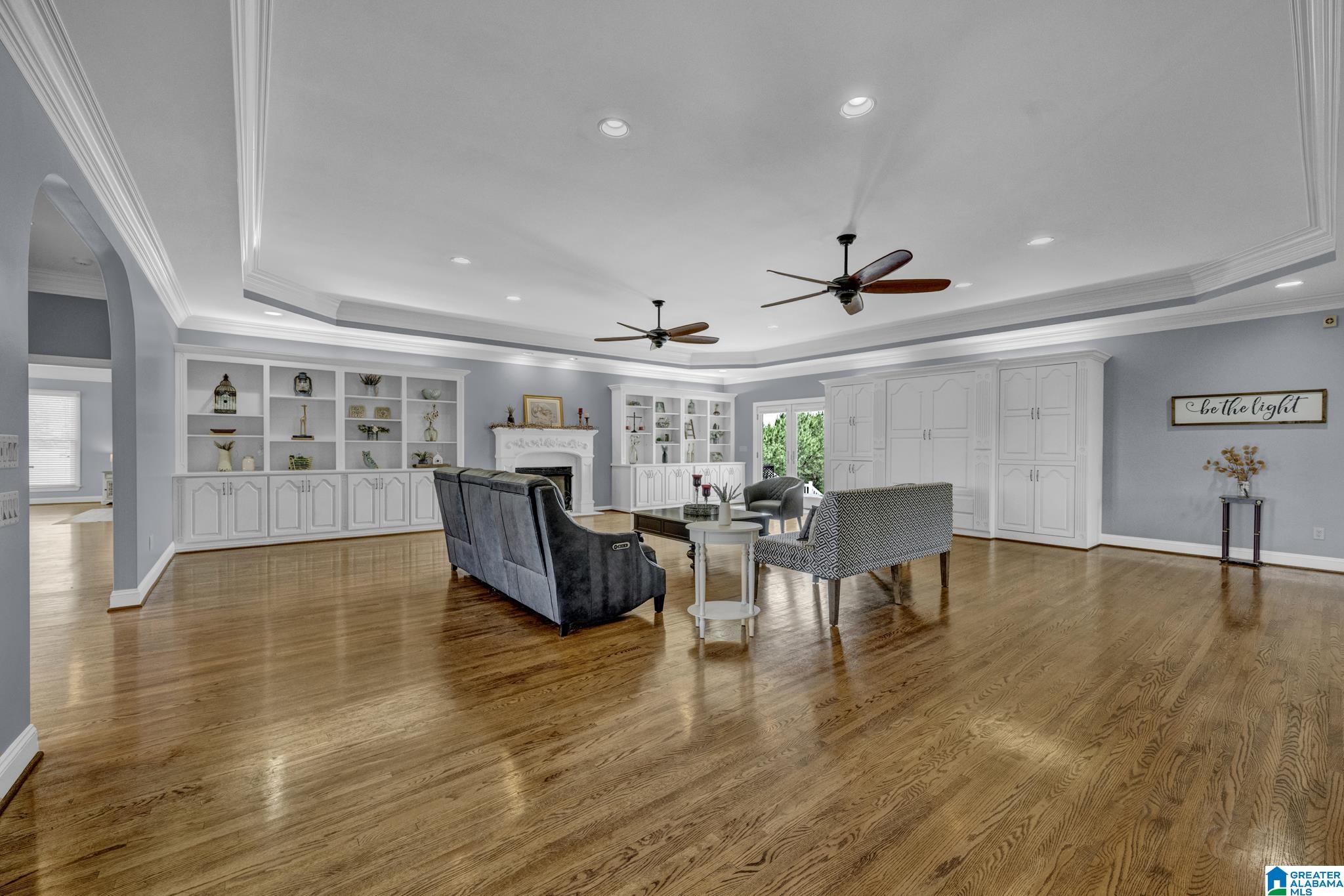 8602 English Road Property Photo 6