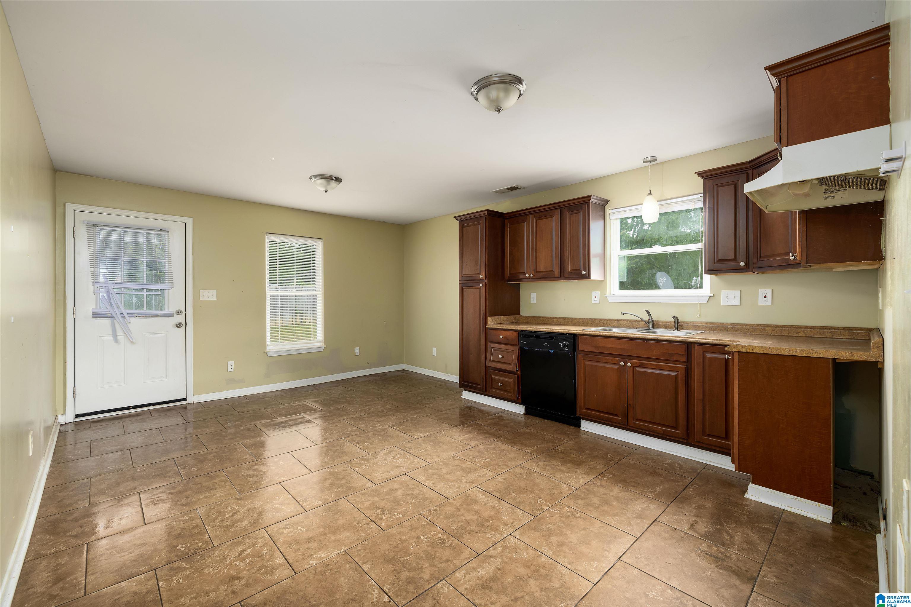 521 Grant Street Property Photo 8