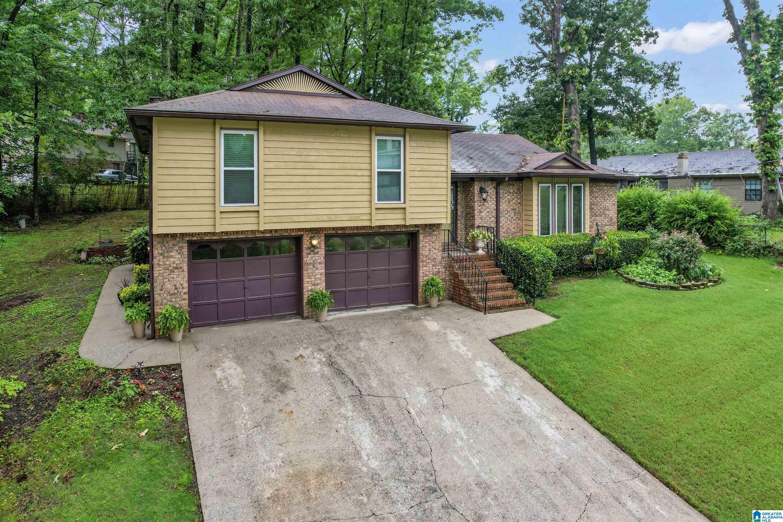 829 Seven Springs Drive Property Photo 2