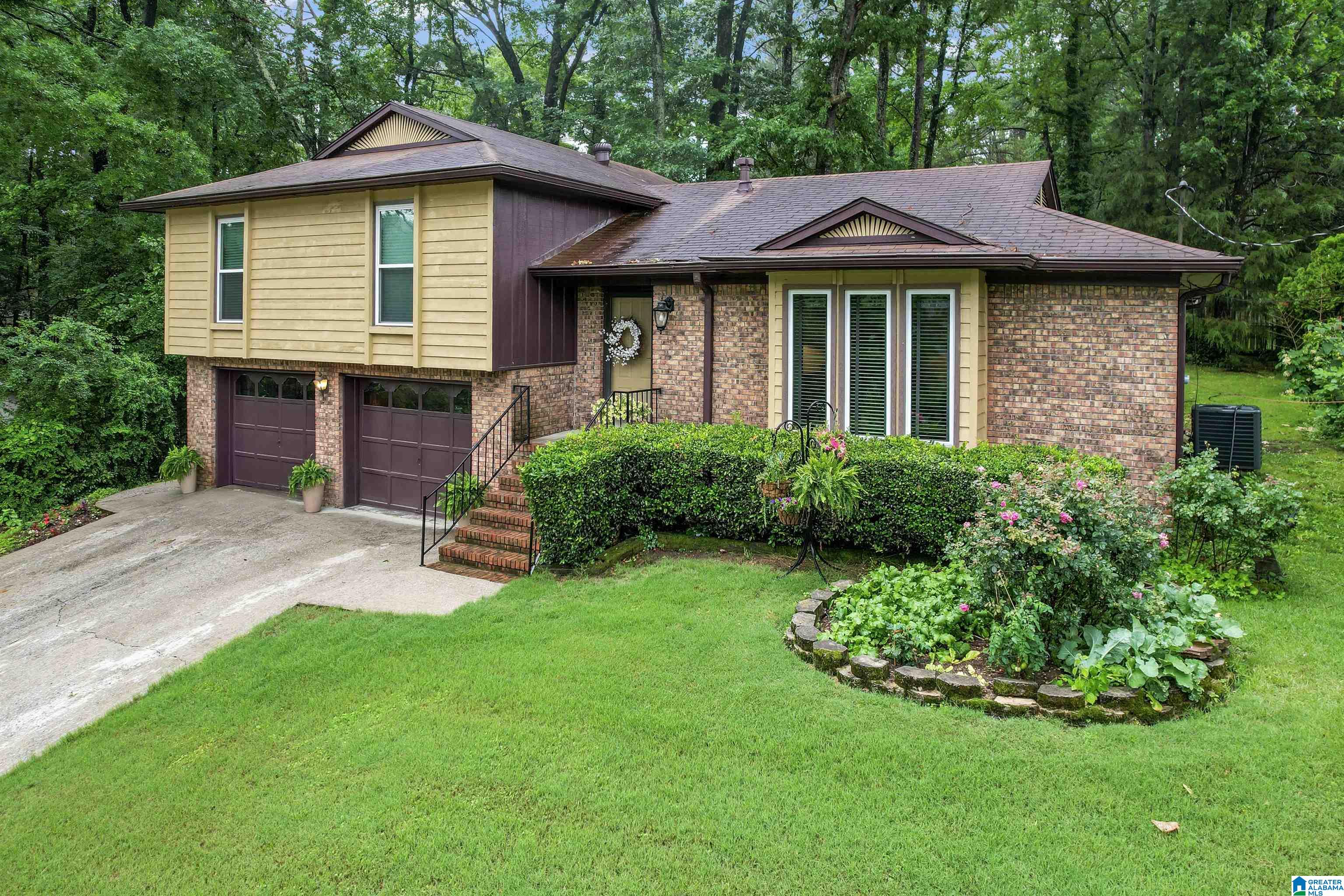 829 Seven Springs Drive Property Photo 3
