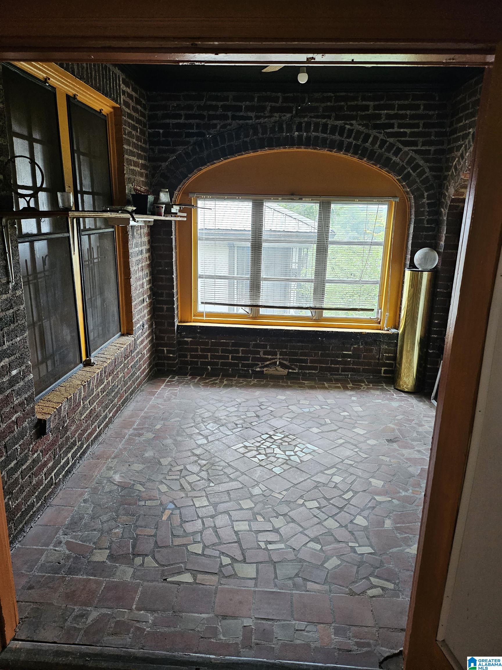 1512 W 47th Street Property Photo 4